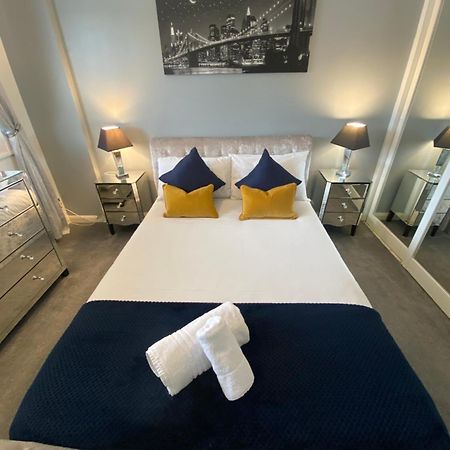 The Brook House - Spacious 3 Bed Home From Home In Burton Kültér fotó