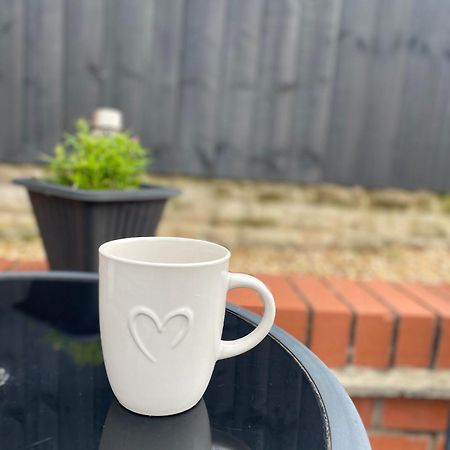 The Brook House - Spacious 3 Bed Home From Home In Burton Kültér fotó