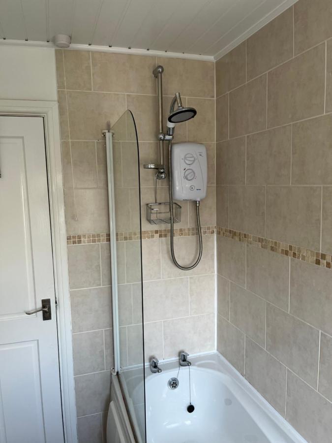 The Brook House - Spacious 3 Bed Home From Home In Burton Kültér fotó