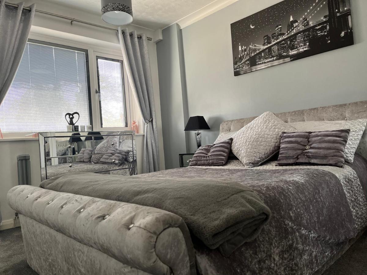 The Brook House - Spacious 3 Bed Home From Home In Burton Kültér fotó
