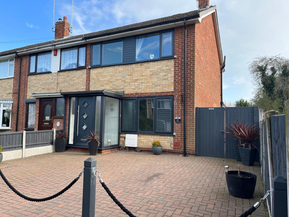 The Brook House - Spacious 3 Bed Home From Home In Burton Kültér fotó