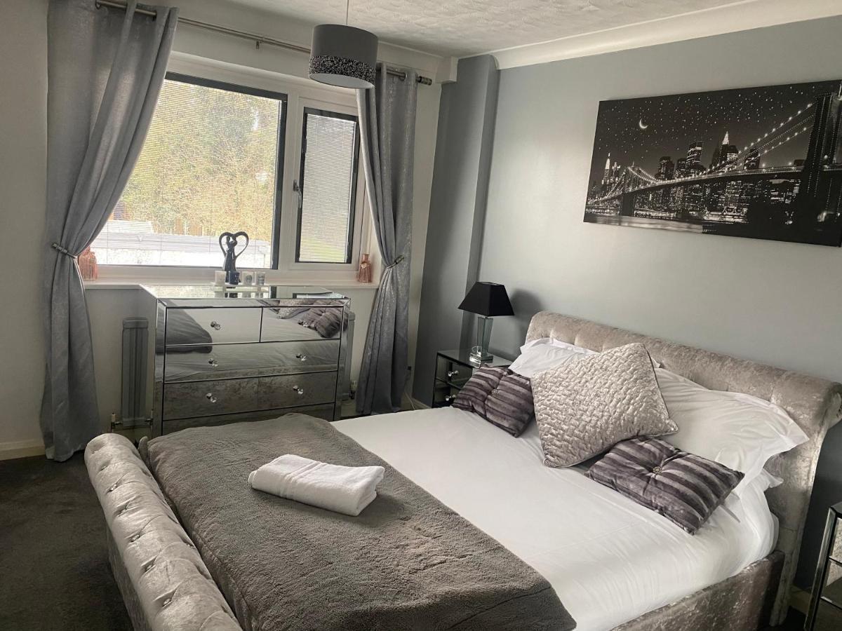 The Brook House - Spacious 3 Bed Home From Home In Burton Kültér fotó