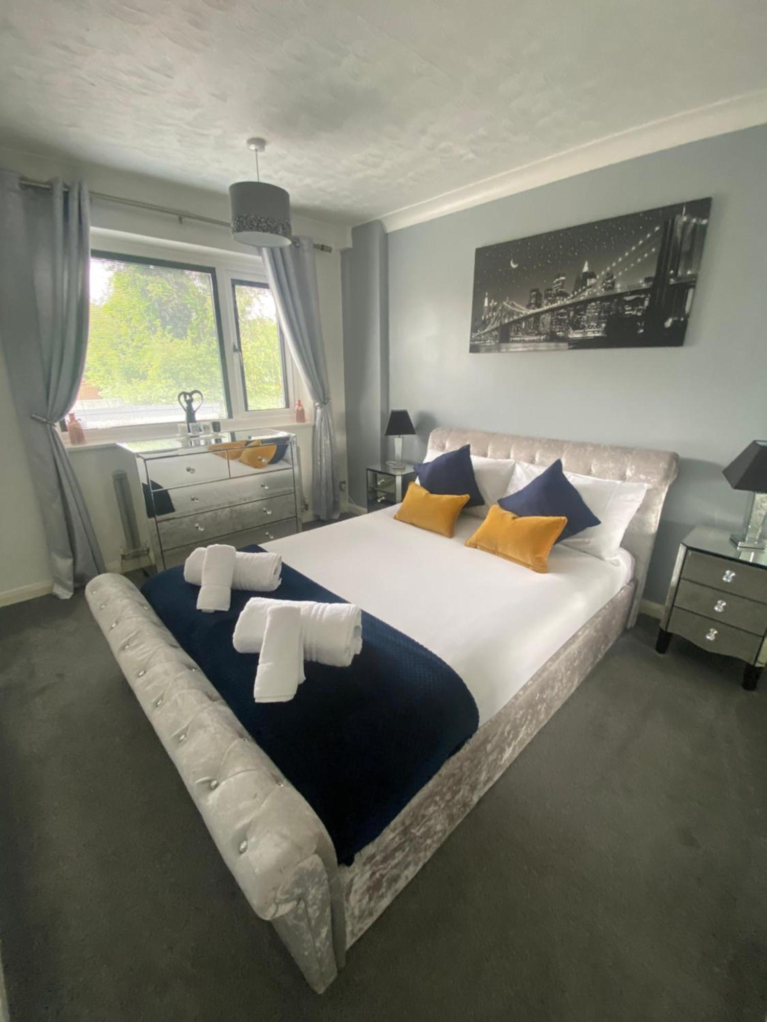 The Brook House - Spacious 3 Bed Home From Home In Burton Kültér fotó