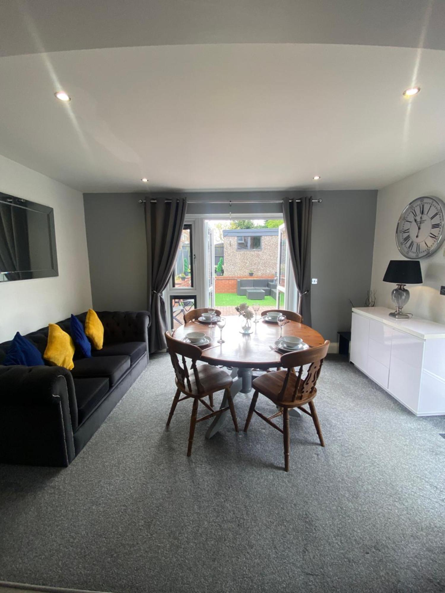 The Brook House - Spacious 3 Bed Home From Home In Burton Kültér fotó